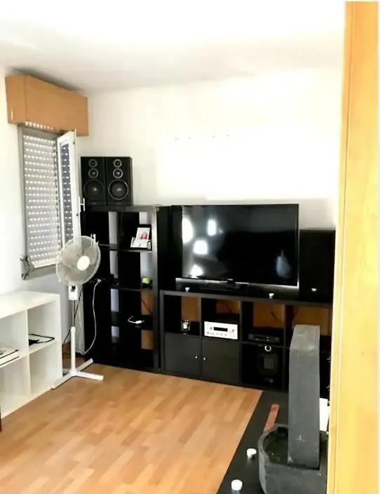 Lisbon Airport 1 Room 1 Sofabed